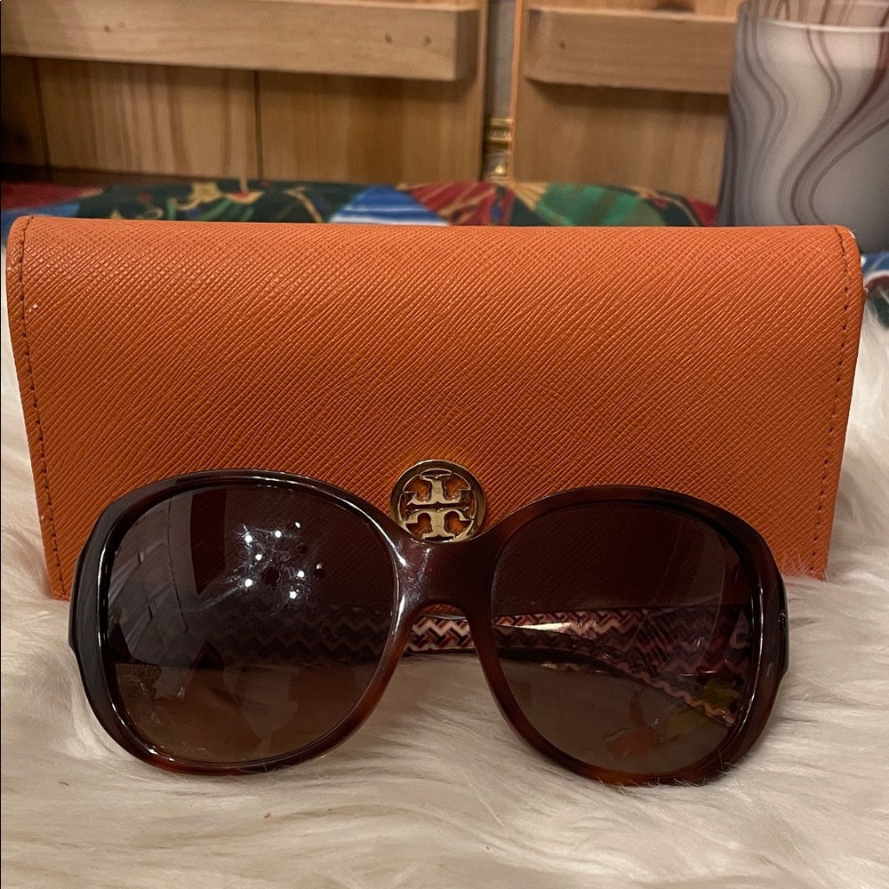 Tory Burch Brown Gradient Oversized Sunglasses with Orange Case - Picture 2 of 14